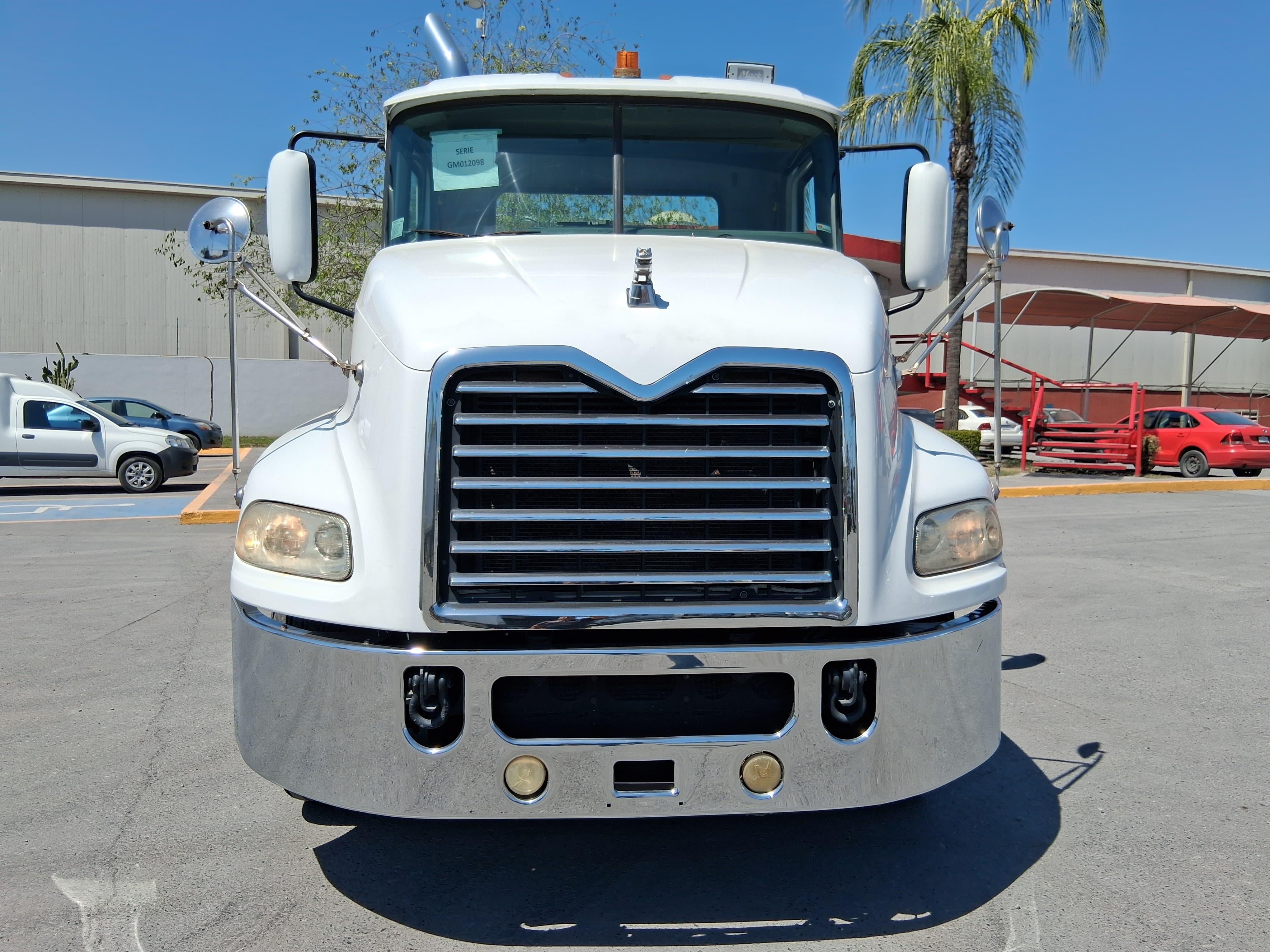 Mack CXU 613 Daycab